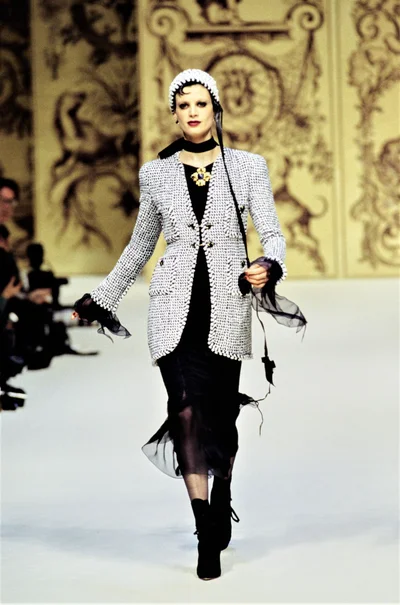 Look 16